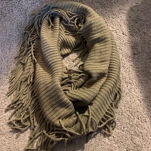 Fringe scarf